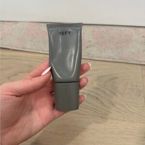 REFY Matte Gray Squeeze Tube